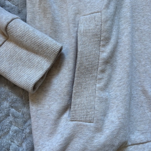 ⭐️⭐️⭐️Banana Republic Cream Ribbed Sweater - Picture 2 of 7